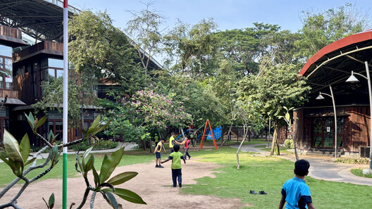 Shiv Nadar School / Vastushilpa Sangath - Exterior Photography, Garden