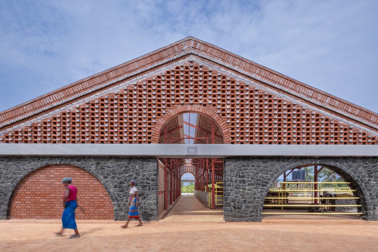 Gaughar Animal Husbandry / Compartment S4 - Exterior Photography, Educational Architecture, Arcade