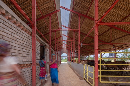 Gaughar Animal Husbandry / Compartment S4 - Interior Photography, Beam