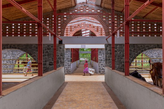 Gaughar Animal Husbandry / Compartment S4 - Interior Photography, Brick, Beam, Arcade