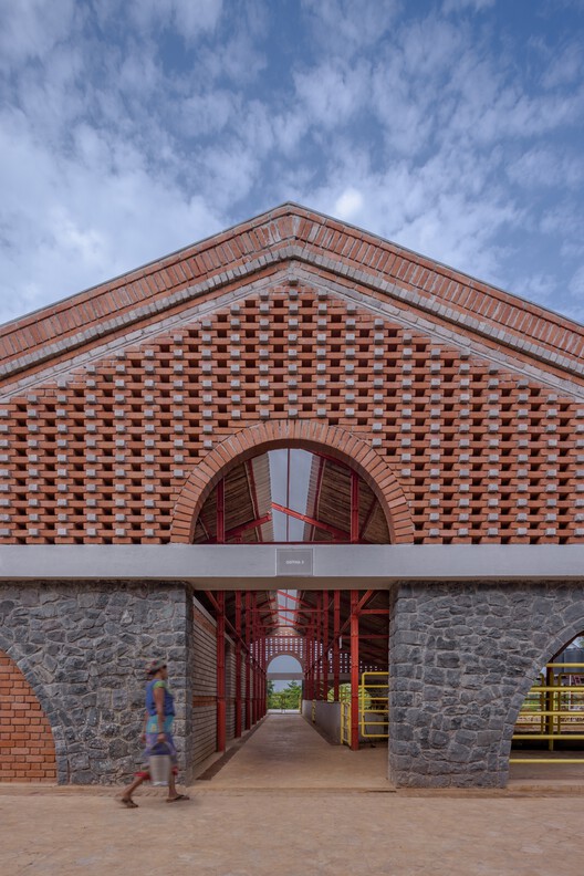 Gaughar Animal Husbandry / Compartment S4 - Exterior Photography, Brick, Arch, Arcade