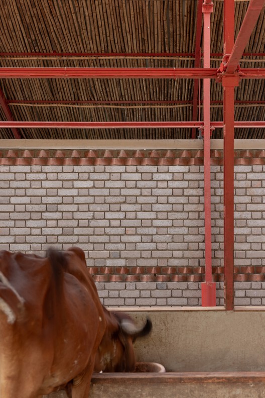 Gaughar Animal Husbandry / Compartment S4 - Interior Photography, Beam