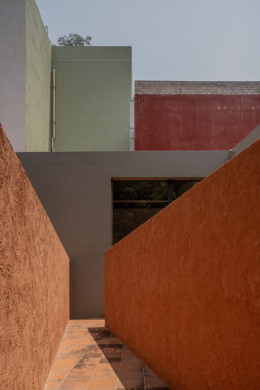 El Eco de un Pasillo / Mendiola Arregui El Eco de un Pasillo / Mendiola Arregui - Imagen 11 de 22