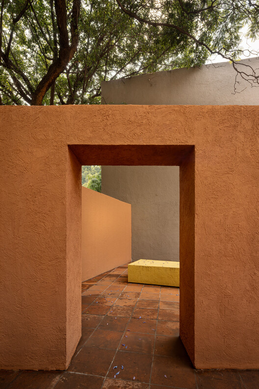 El Eco de un Pasillo / Mendiola Arregui El Eco de un Pasillo / Mendiola Arregui - Imagen 4 de 22