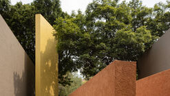 El Eco de un Pasillo / Mendiola Arregui