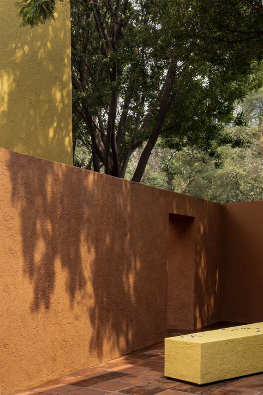 El Eco de un Pasillo / Mendiola Arregui El Eco de un Pasillo / Mendiola Arregui - Fotografía exterior, Madera