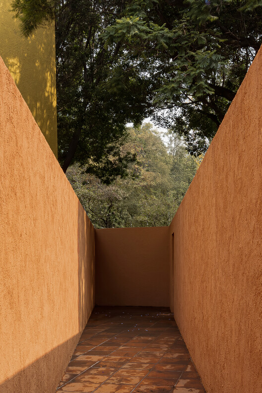 Ecos del Corredor / Mendiola Arregui - Imagen 2 de 22