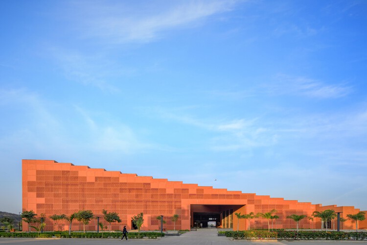 普雷斯蒂奇大学大楼 / Sanjay Puri Architects - 建筑图