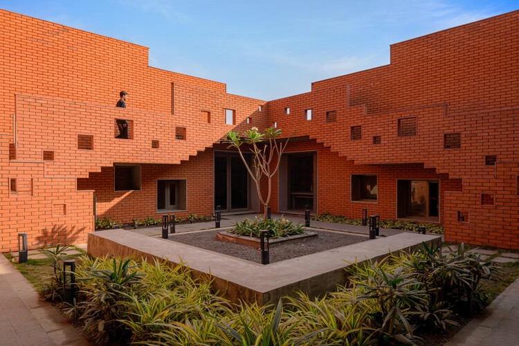 普雷斯蒂奇大学大楼 / Sanjay Puri Architects - 16 的图像 32