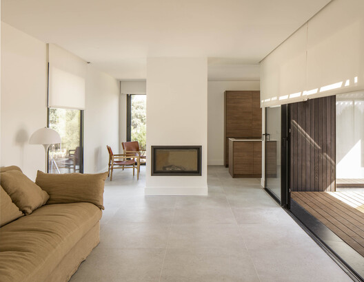 Casa Tres Patios / ROOM2030 - Interior Photography, Living Room, Wood