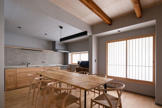 Maki no Yado Miyakojima Riverside / Coil Kazuteru Matumura Architects - Interior Photography, Dining room, Wood, Chair