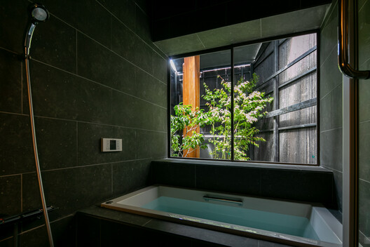 Maki no Yado Miyakojima Riverside / Coil Kazuteru Matumura Architects - Interior Photography, Glass, Bathtub, Bathroom