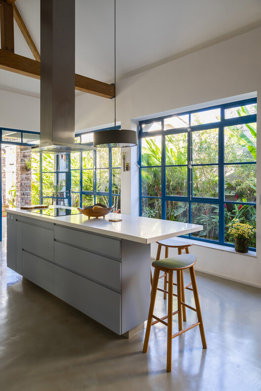 Curupaiti House / Gil Mello Arquitetura - Interior Photography, Kitchen, Countertop, Lighting, Chair, Glass