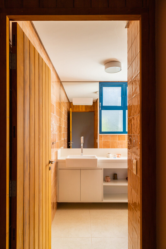 Curupaiti House / Gil Mello Arquitetura - Interior Photography, Bathroom, Wood, Sink