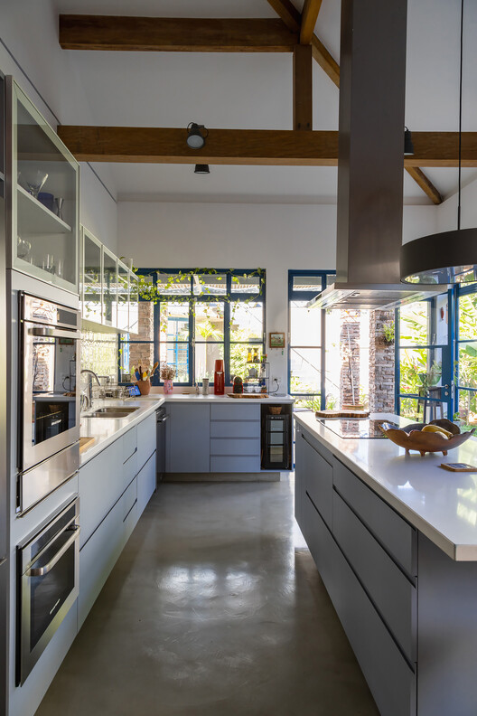 Curupaiti House / Gil Mello Arquitetura - Interior Photography, Kitchen, Countertop, Lighting