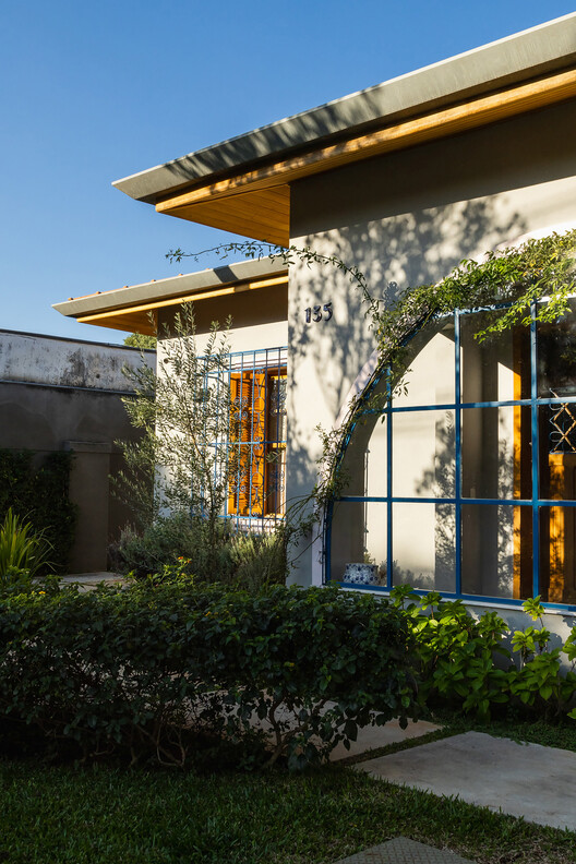 Curupaiti House / Gil Mello Arquitetura - Exterior Photography, Garden, Concrete