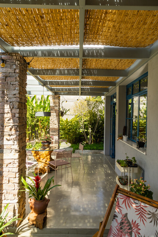 Curupaiti House / Gil Mello Arquitetura - Interior Photography, Wood, Chair, Garden, Beam, Patio