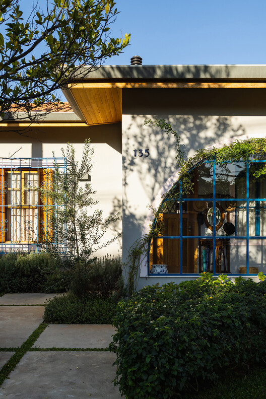 Curupaiti House / Gil Mello Arquitetura - Exterior Photography, Garden, Concrete, Courtyard