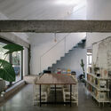 Casa Tam / Ivan Bravo Architects - Fotografía interior, Ampliación, Fijación Vigas, Sillas