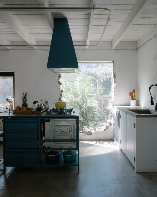 Tam House / Ivan Bravo Architects - Interior Photography, Kitchen, Lighting, Countertop, Chair