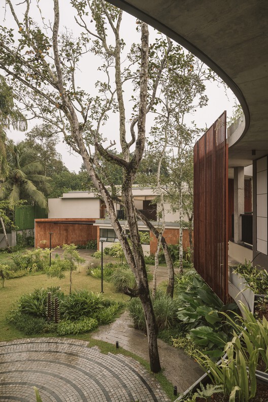 Nirava Ayurveda Holistic Centre / STAPATI Nirava Ayurveda Holistic Centre / STAPATI - Exterior Photography, Garden