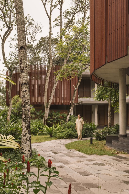 Nirava Ayurveda Holistic Centre / STAPATI Nirava Ayurveda Holistic Centre / STAPATI - Exterior Photography, Courtyard