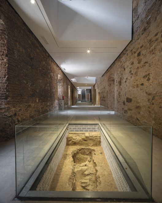 Renovation of the Jesuit School / DUNAR arquitectos + TRAX - Image 9 of 29