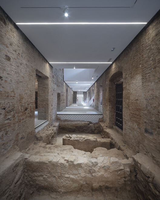 Renovation of the Jesuit School / DUNAR arquitectos + TRAX - Image 5 of 29