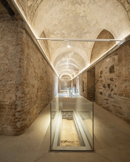 Renovation of the Jesuit School / DUNAR arquitectos + TRAX - Image 11 of 29