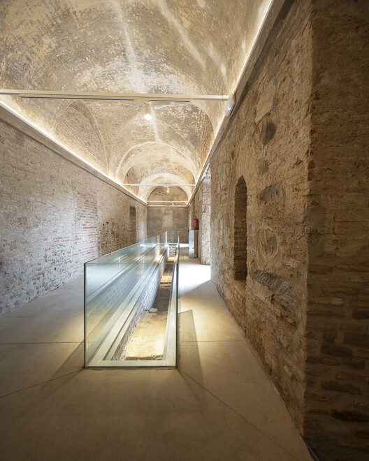 Restauración del Colegio Jesuita / DUNAR + TRAX - Imagen 12 de 29