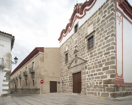 Renovation of the Jesuit School / DUNAR arquitectos + TRAX - Exterior Photography, Door