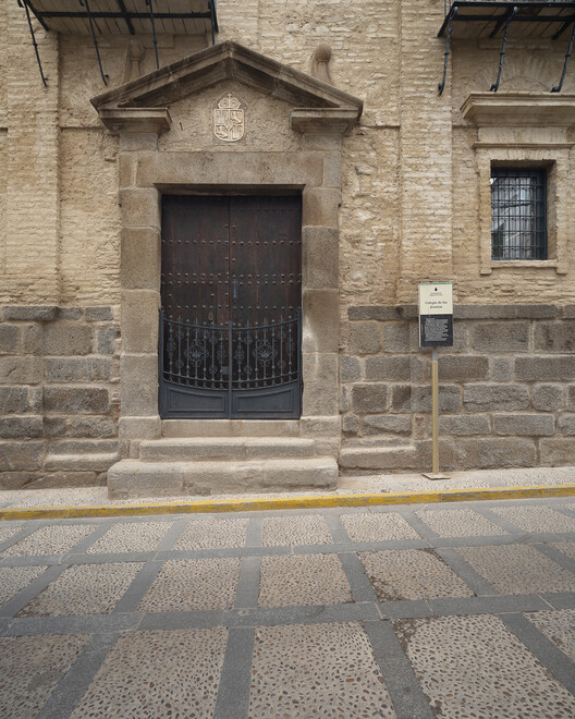 Renovation of the Jesuit School / DUNAR arquitectos + TRAX - Exterior Photography, Brick, Door