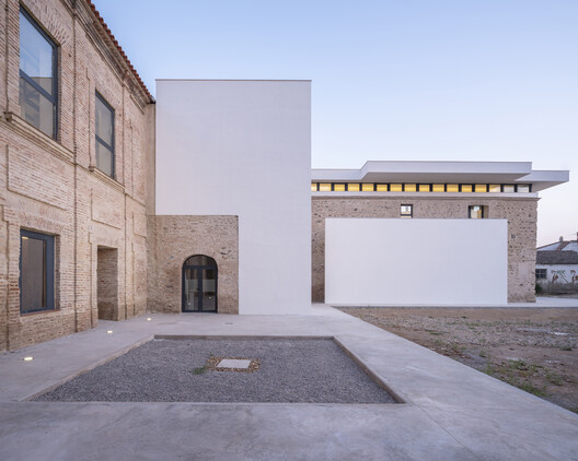 Renovation of the Jesuit School / DUNAR arquitectos + TRAX - Exterior Photography, Concrete