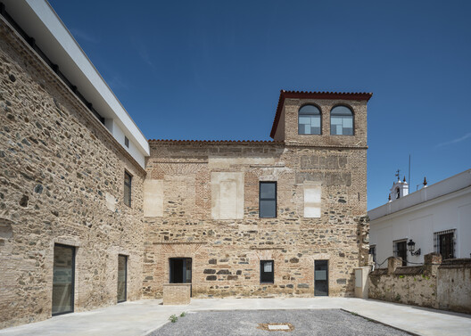 Renovation of the Jesuit School / DUNAR arquitectos + TRAX - Exterior Photography