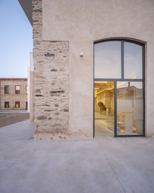 Renovation of the Jesuit School / DUNAR arquitectos + TRAX - Exterior Photography, Concrete