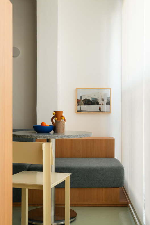 Studio Zero Um / Relevo Arquitetura - Fotografia de Interiores, Madeira, Iluminação, Cadeira