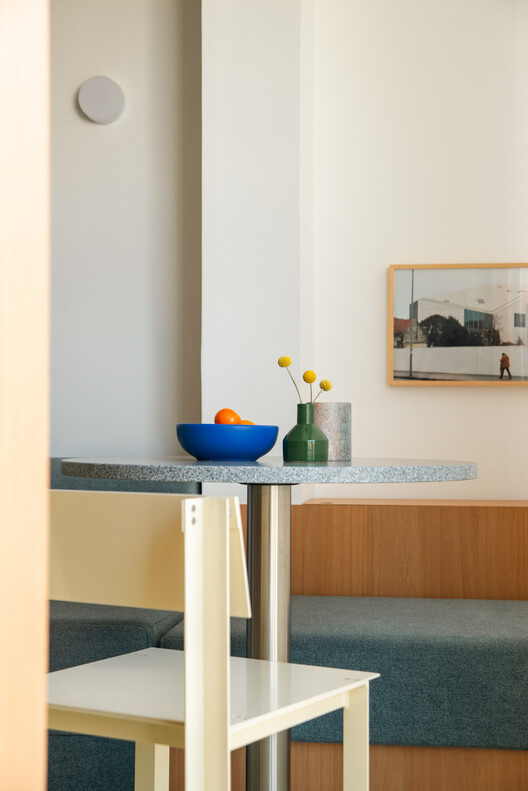 Studio Zero Um / Relevo Arquitetura - Fotografia de Interiores, Madeira, Iluminação, Cadeira