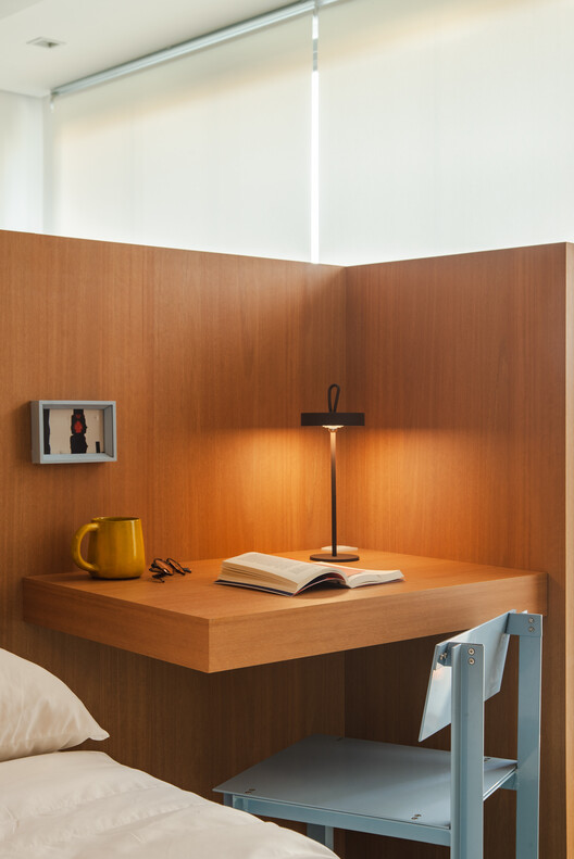 Studio Zero Um / Relevo Arquitetura - Fotografia de Interiores, Dormitório, Madeira, Iluminação, Cama