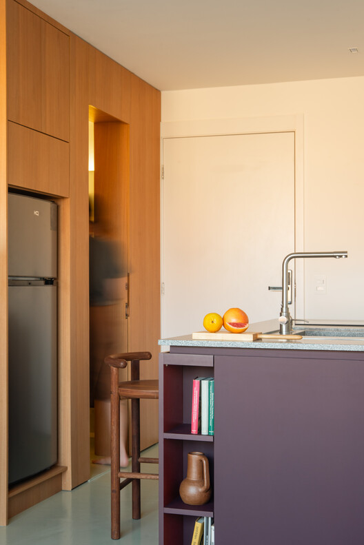 Studio Zero Um / Relevo Arquitetura - Fotografia de Interiores, Cozinha, Madeira, Bancada, Iluminação, Porta, Vidro