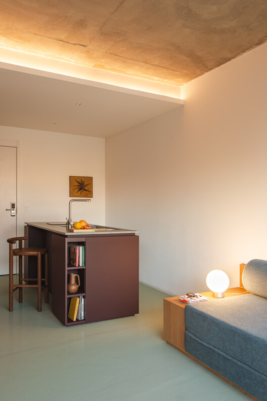 Studio Zero Um / Relevo Arquitetura - Fotografia de Interiores, Cozinha, Madeira, Iluminação, Cadeira