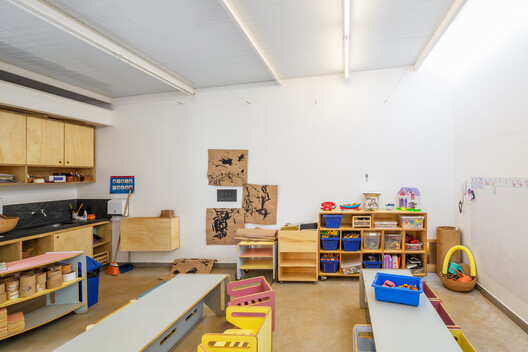 Escola do Bairro - Pavilhão 02 / Ateliê GR - Fotografia de Interiores, Sala de Estar, Prateleira, Madeira, Cadeira