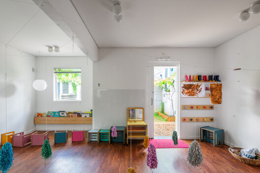 Escola do Bairro - Pavilhão 02 / Ateliê GR - Fotografia de Interiores, Madeira, Iluminação, Prateleira