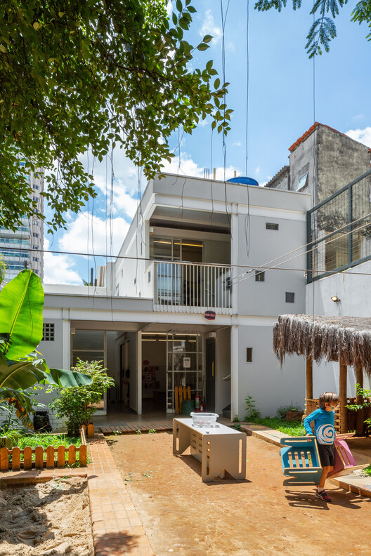 Escola do Bairro - Pavilhão 02 / Ateliê GR - Fotografia de Exterior, Balcão, Aido