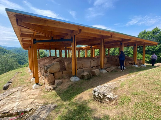 First Aid for Endangered Heritage: An Interview with Ambulance for Monuments First Aid for Endangered Heritage: An Interview with Ambulance for Monuments - Image 11 of 20