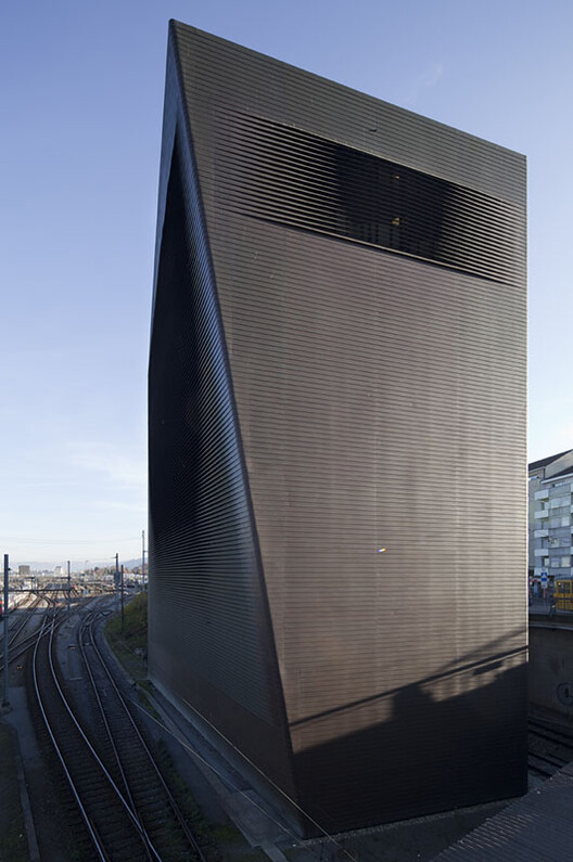 Rethinking Architecture at the Scale of Planetary Systems - Image 10 of 35