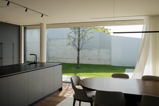 House A / L2C Arquitetura - Interior Photography, Kitchen, Countertop, Glass, Chair