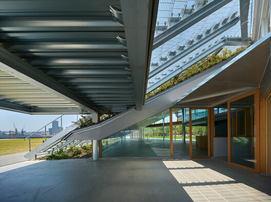 TOTTEI Green Hill / Tomohiro Hata Architect and Associates TOTTEI Green Hill / Tomohiro Hata Architect and Associates - Image 10 of 21