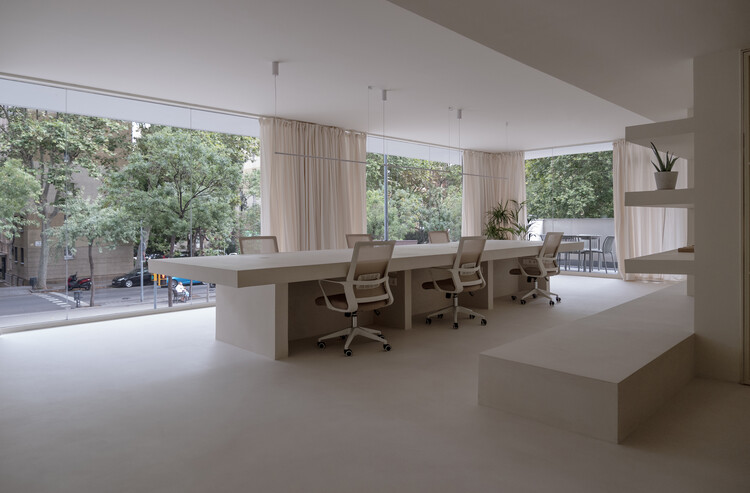 Unwhite Office / brenzo - fotografía de interiores, comedor, mesas, sillas
