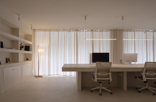 Unwhite Office / brenzo - Interior Photography, Lighting, Chair