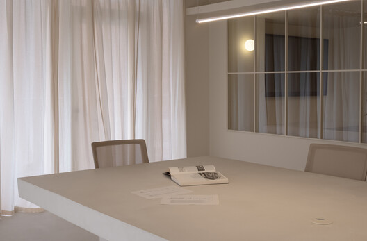 Unwhite Office / brenzo - Interior Photography, Lighting, Chair